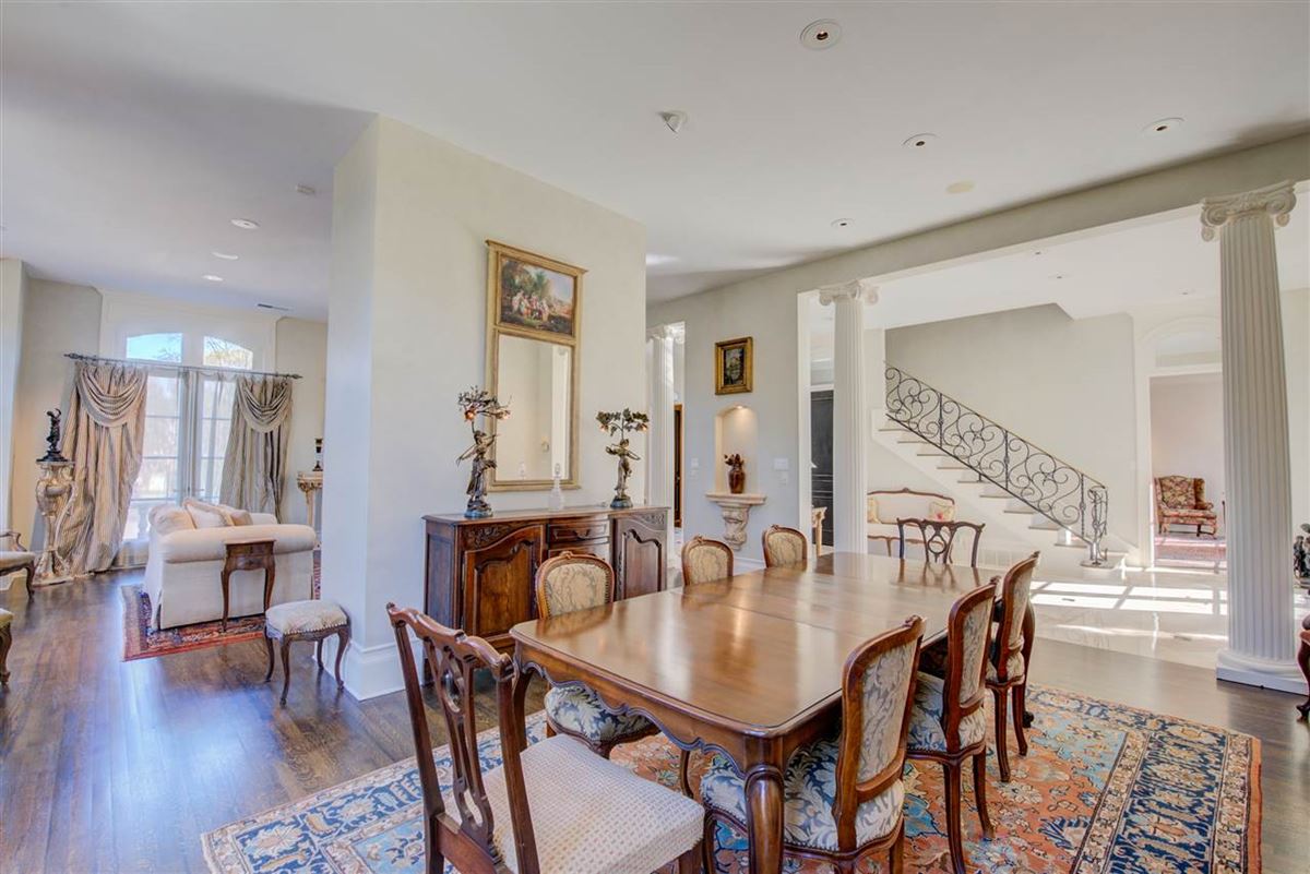 STUNNING HOME IN THE GATED EAST MEMPHIS RIVER OAKS SUBDIVISION