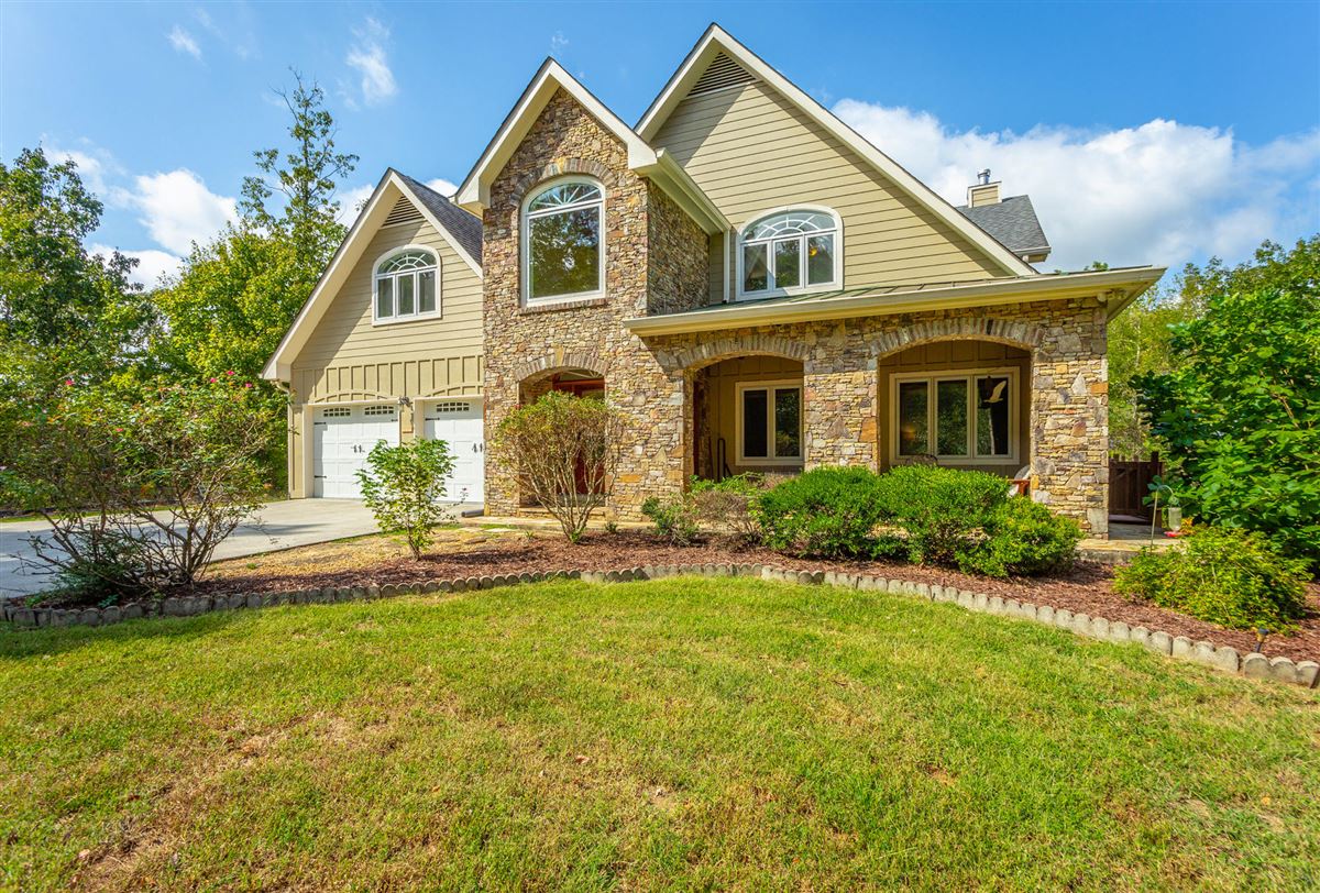 COUNTRY ESTATE ON NEARLY 50 ACRES OF SECLUDED FOREST LAND