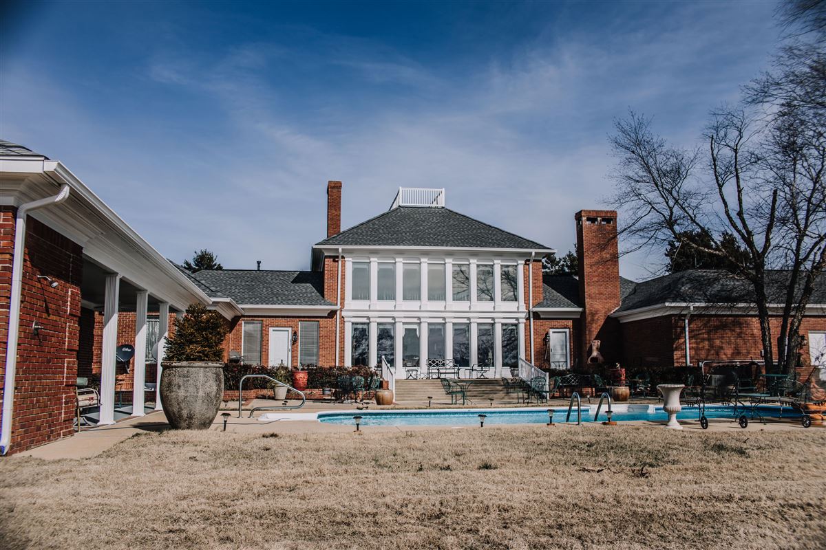 BEAUTIFUL PLANTATION STYLE HOME ON OVER 13 ACRES Mississippi Luxury