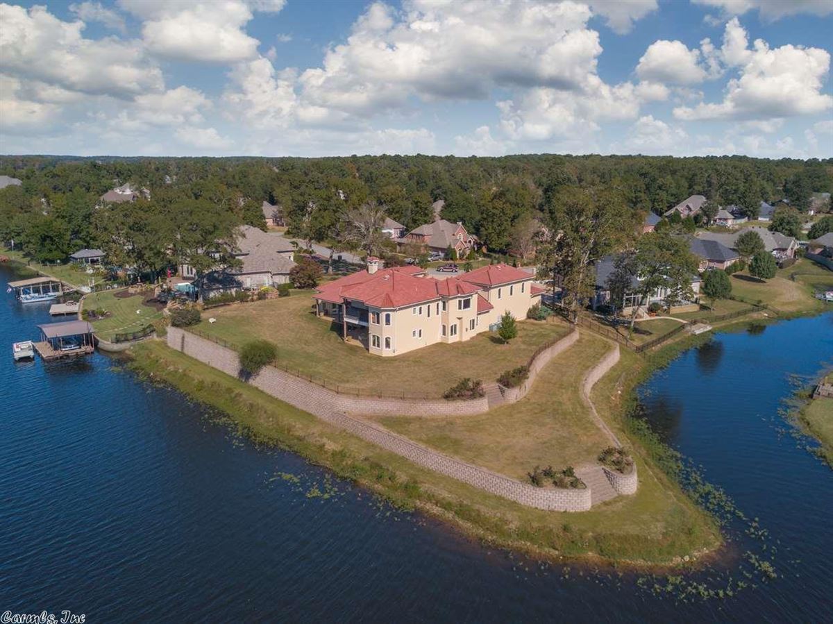 THIS LAKE FRONT HOME OFFERS VIEWS OF THE LAKE | Arkansas Luxury Homes ...