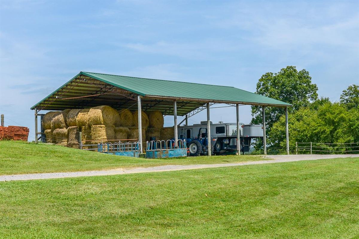 MIDDLE TENNESSEE HORSE AND CATTLE FARM Tennessee Luxury Homes