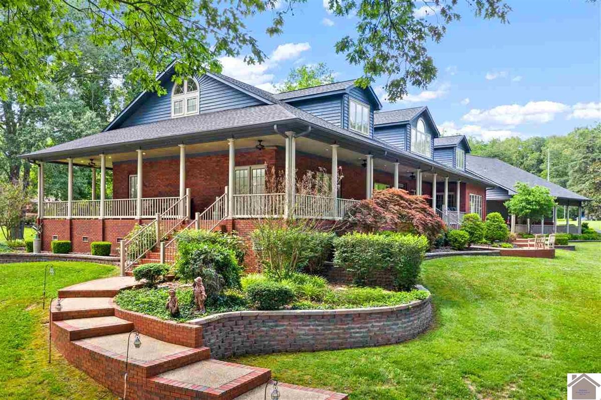 REMARKABLE LAKEFRONT HOME ON KENTUCKY LAKE Kentucky Luxury Homes