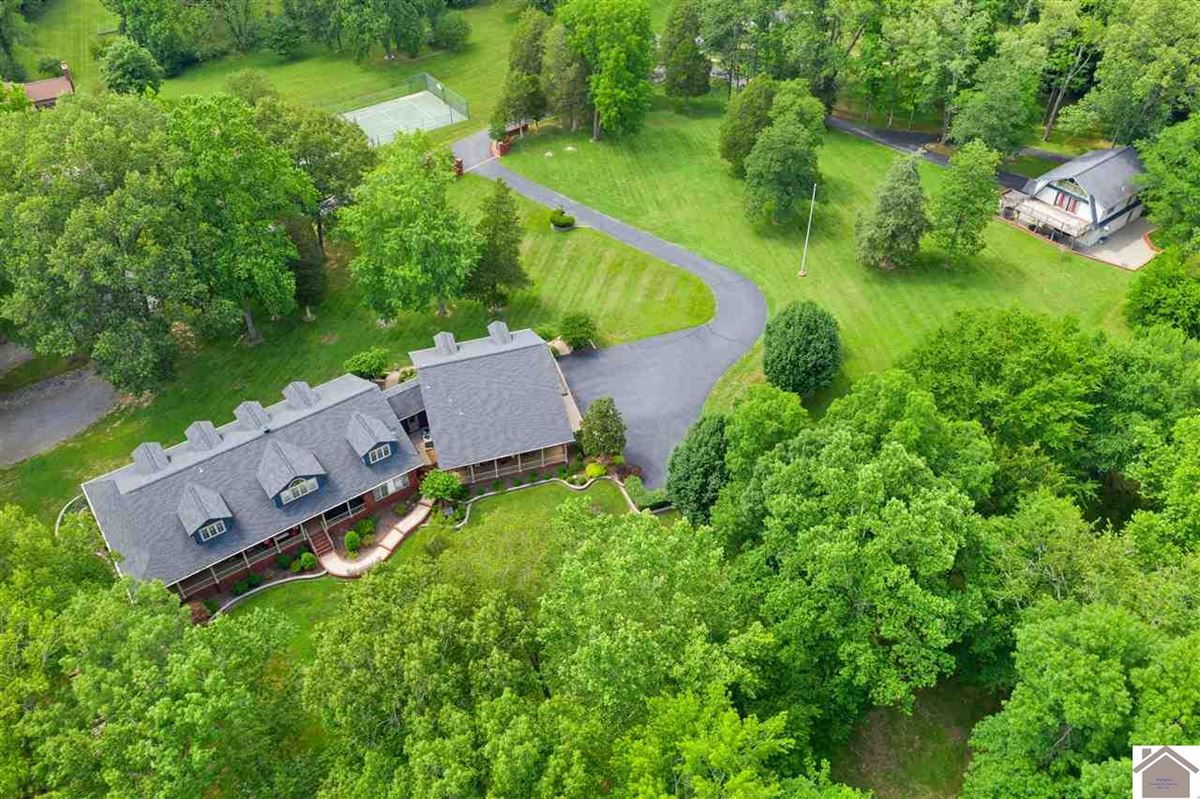 REMARKABLE LAKEFRONT HOME ON KENTUCKY LAKE Kentucky Luxury Homes