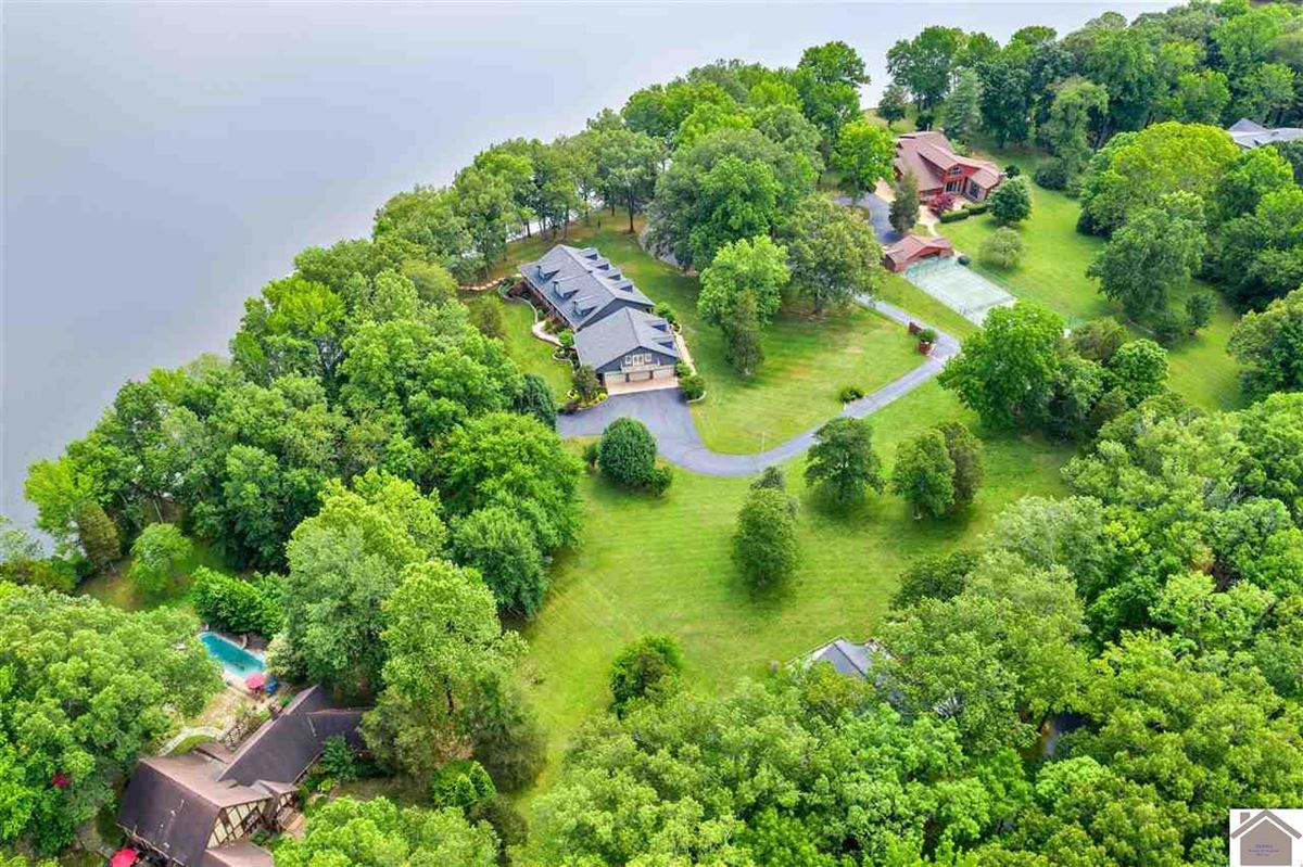 REMARKABLE LAKEFRONT HOME ON KENTUCKY LAKE Kentucky Luxury Homes