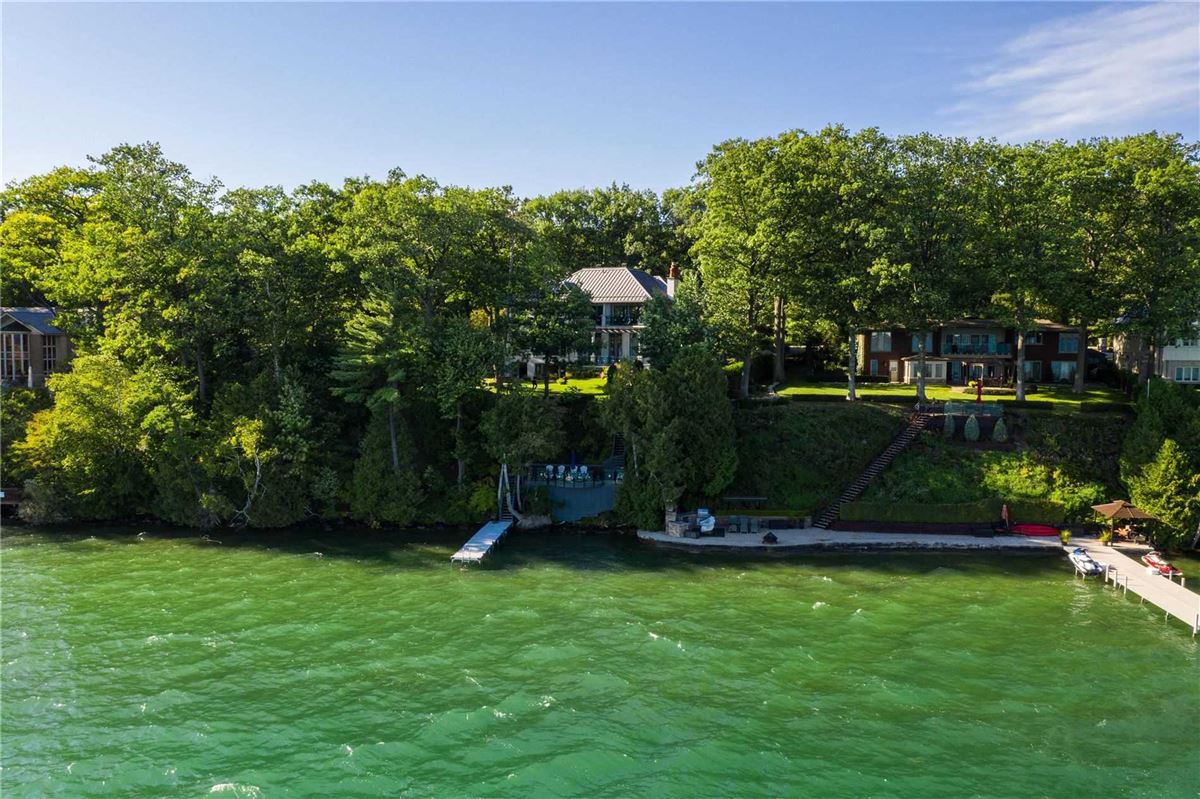 STUNNING CUSTOM LUXURY WATERFRONT HOME Ontario Luxury Homes