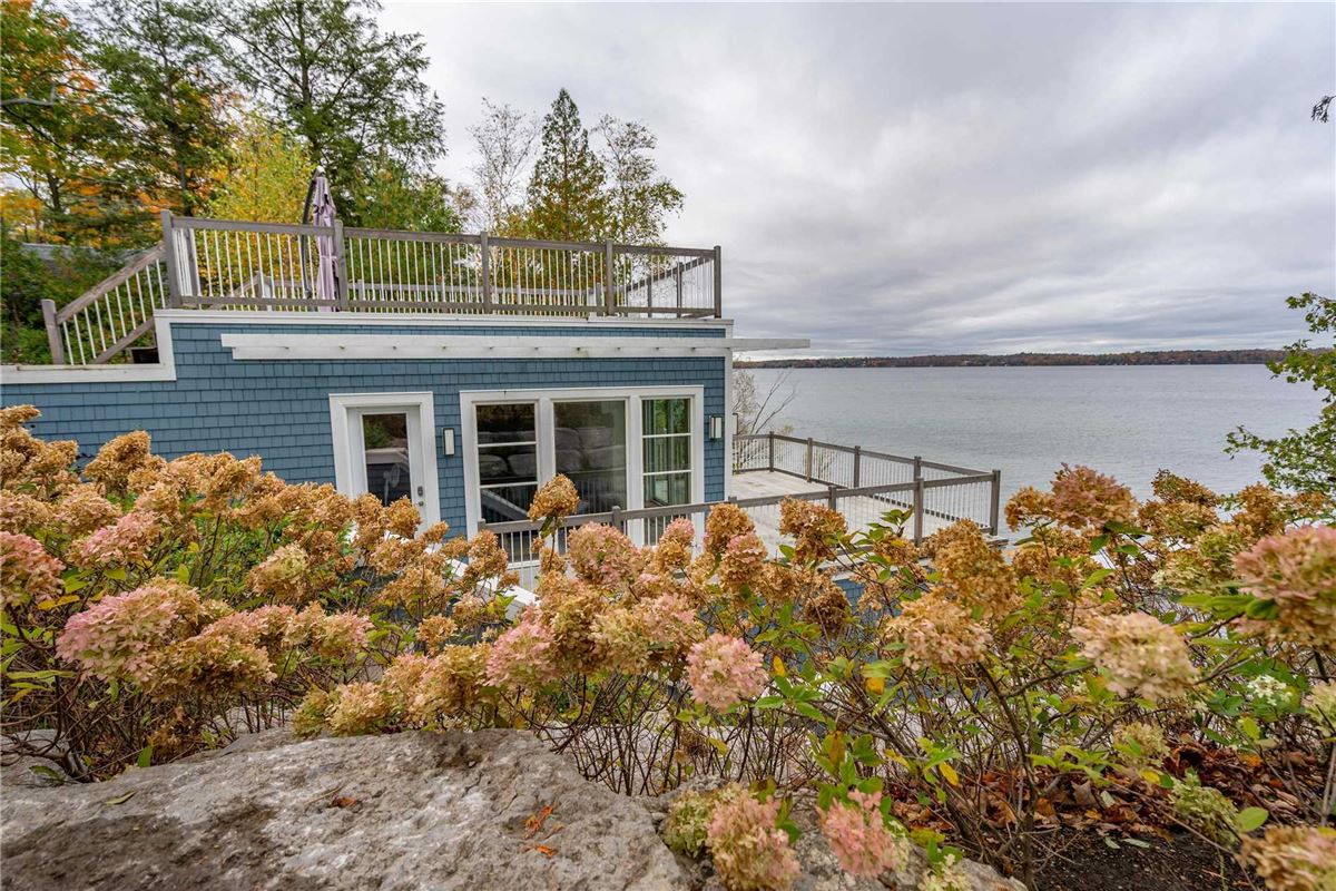 STUNNING CONTEMPORARY WATERFRONT ESTATE Ontario Luxury Homes