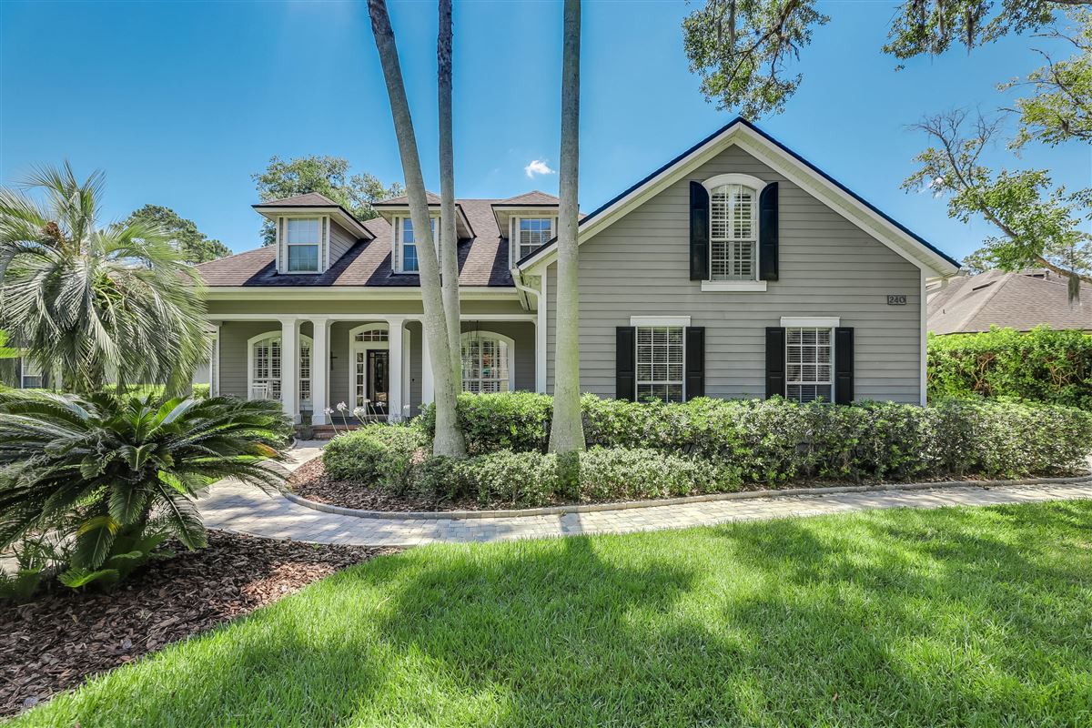 WONDERFUL LOW COUNTRY STYLE HOME IN A SUPERB LOCATION