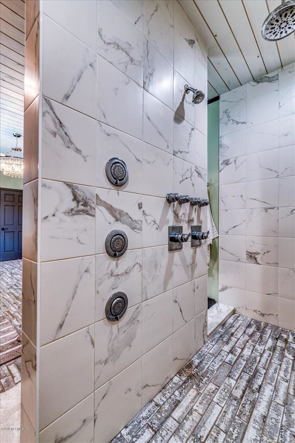 占地近20英亩的豪华定制住宅 luxury properties