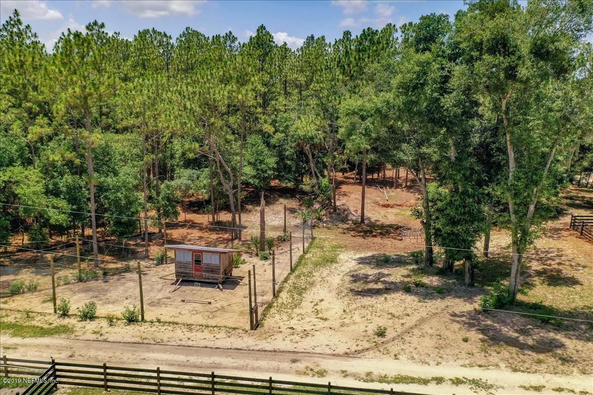 Luxury homes in 占地近20英亩的豪华定制住宅