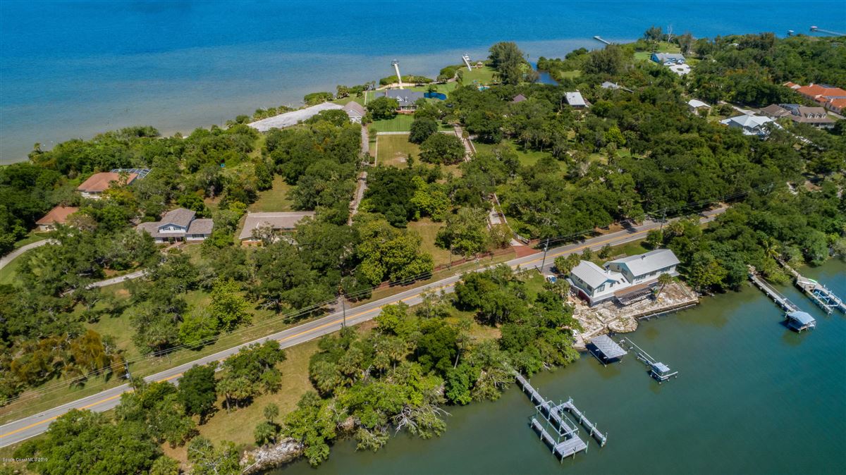 CLASSICALLY ELEGANT RIVER TO RIVER ESTATE ON S TROPICAL TRAIL Florida