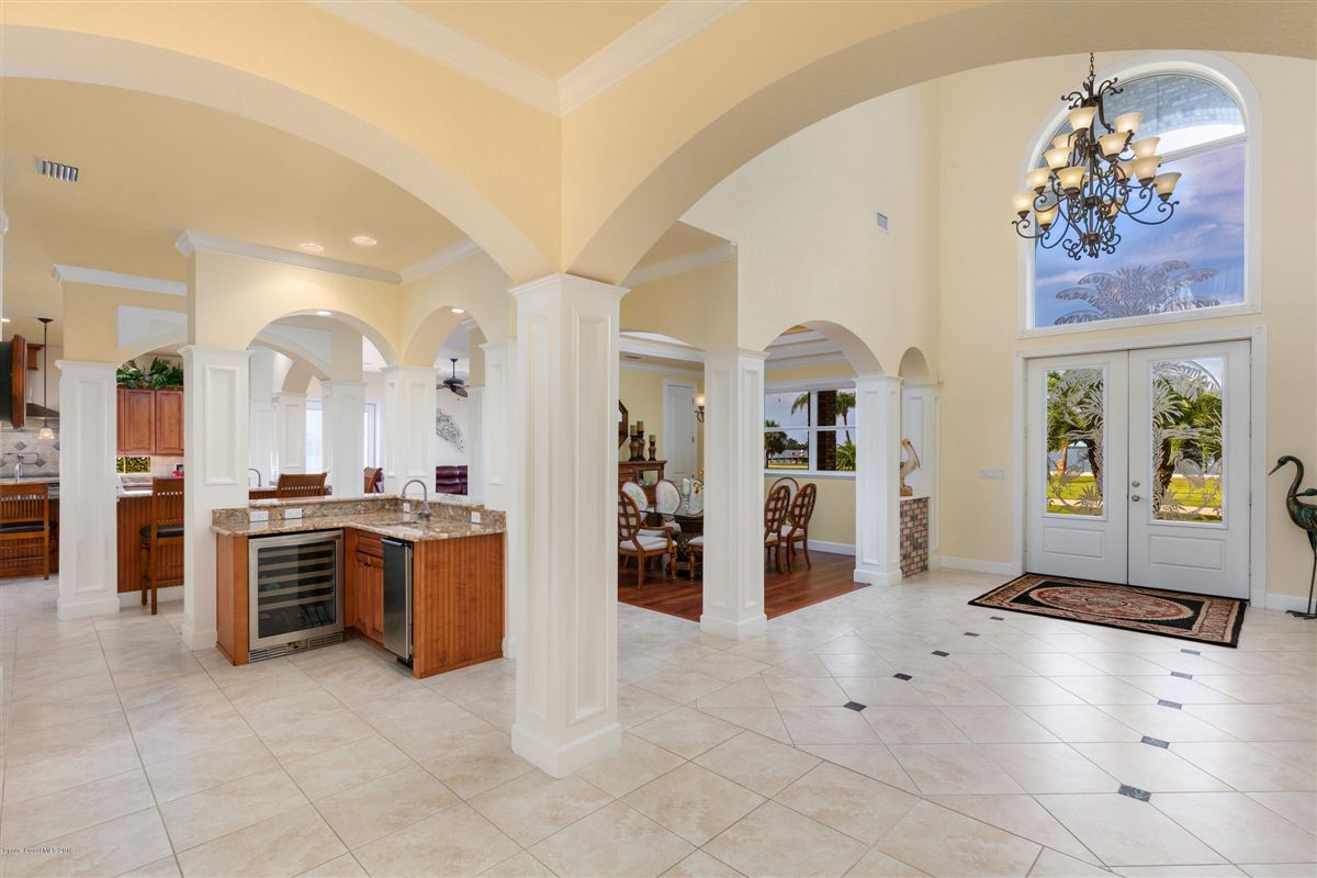 インドリバープールホーム  luxury real estate