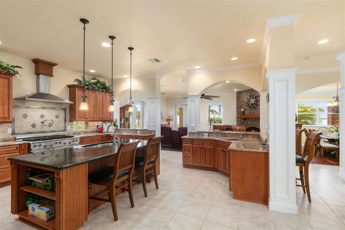 Luxury homes in インドリバープールホーム 