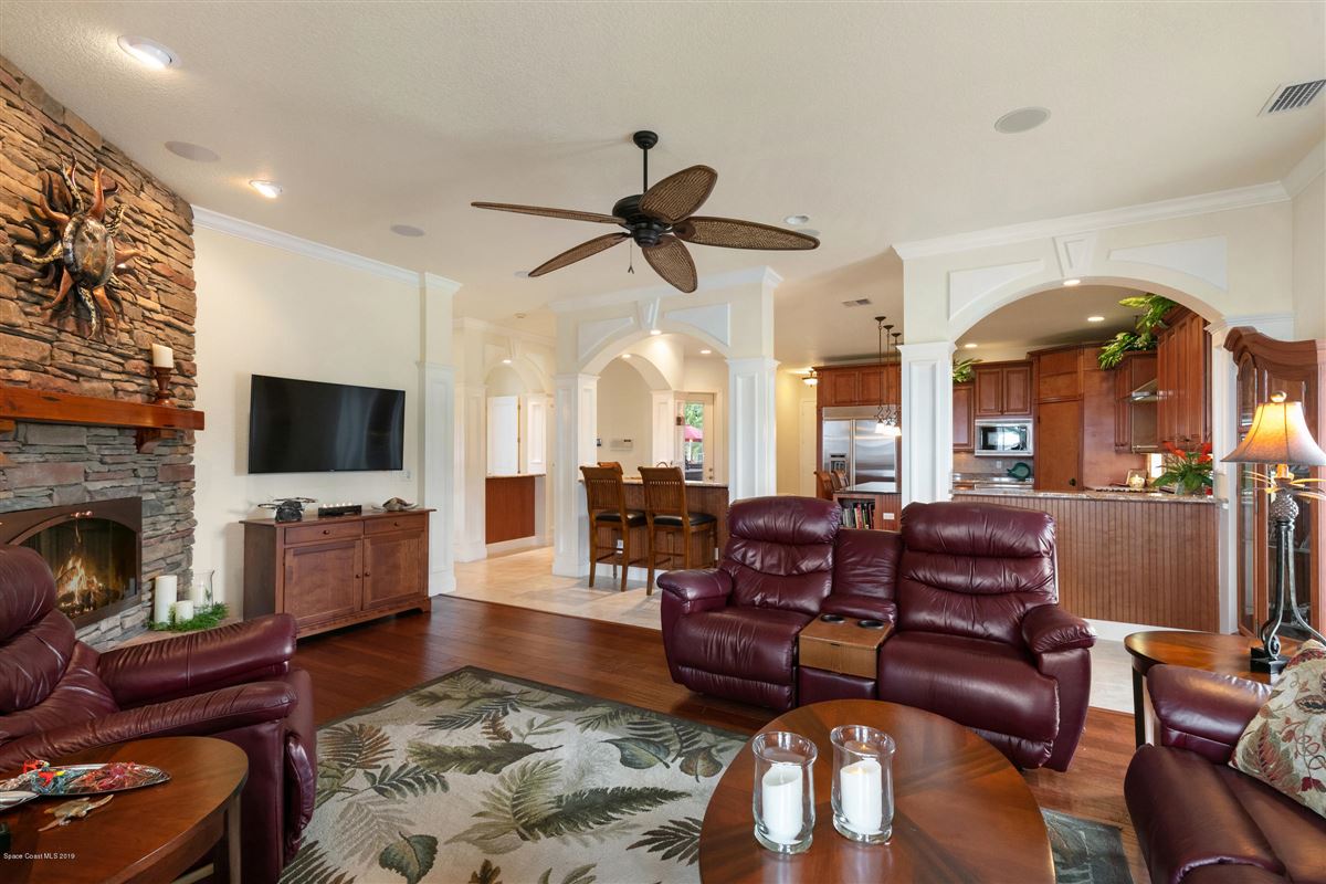 Mansions in インドリバープールホーム 