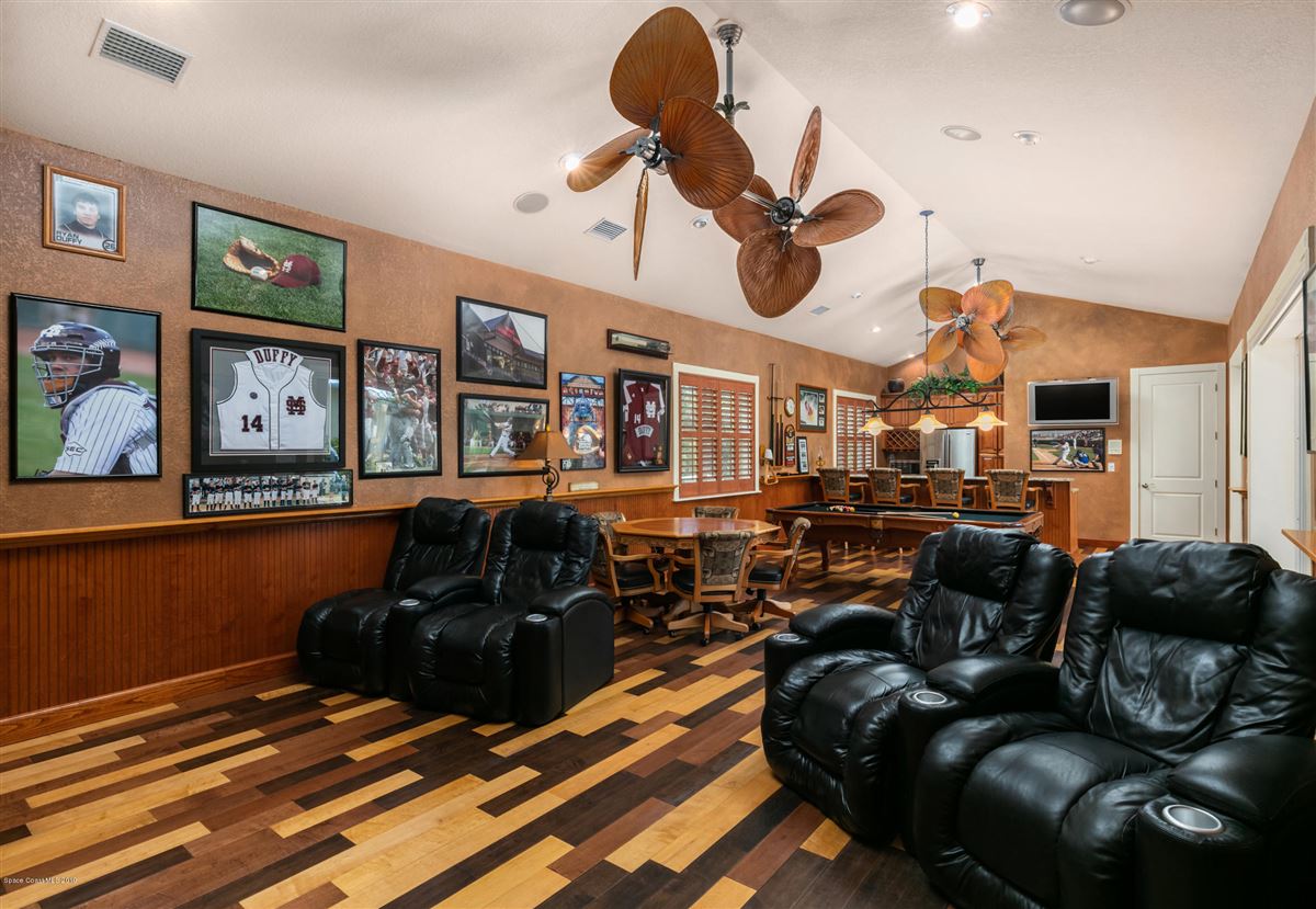 Luxury homes インドリバープールホーム 