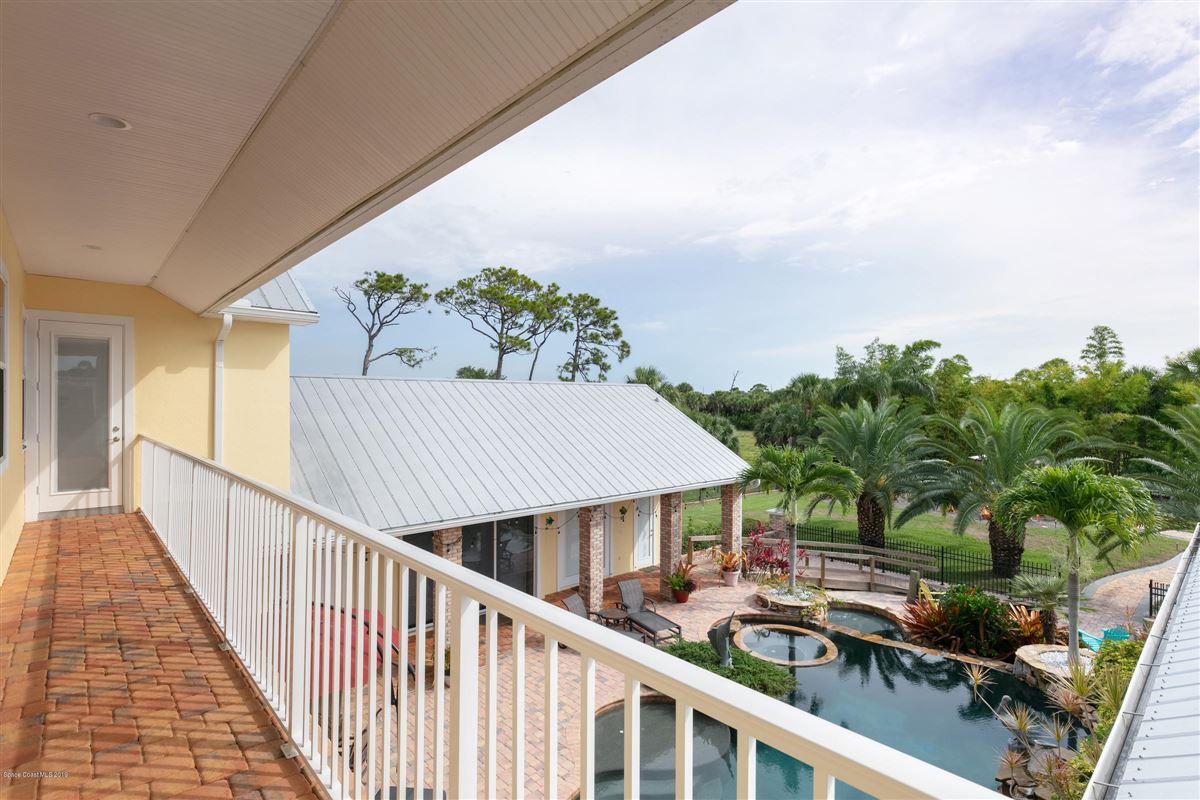 インドリバープールホーム  luxury real estate