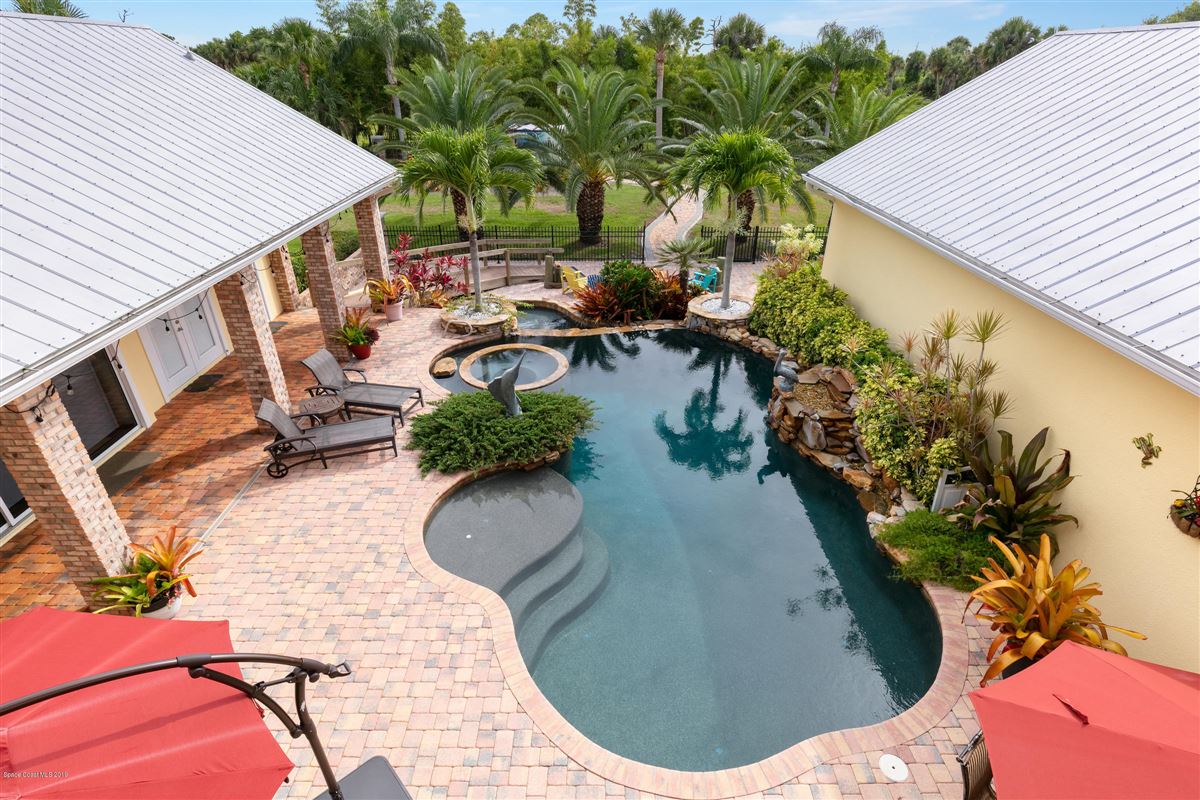 Luxury homes インドリバープールホーム 