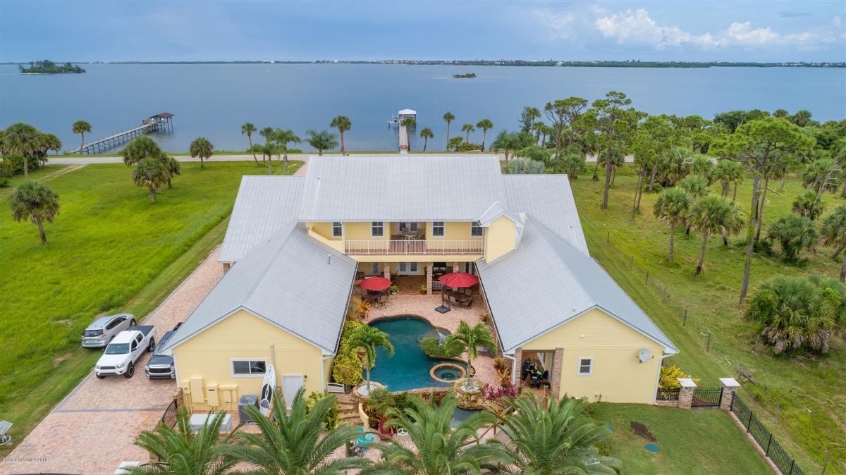 Luxury real estate インドリバープールホーム 