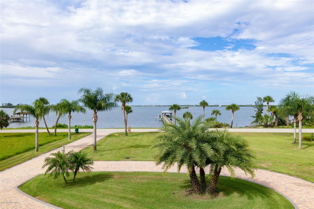 インドリバープールホーム  luxury real estate