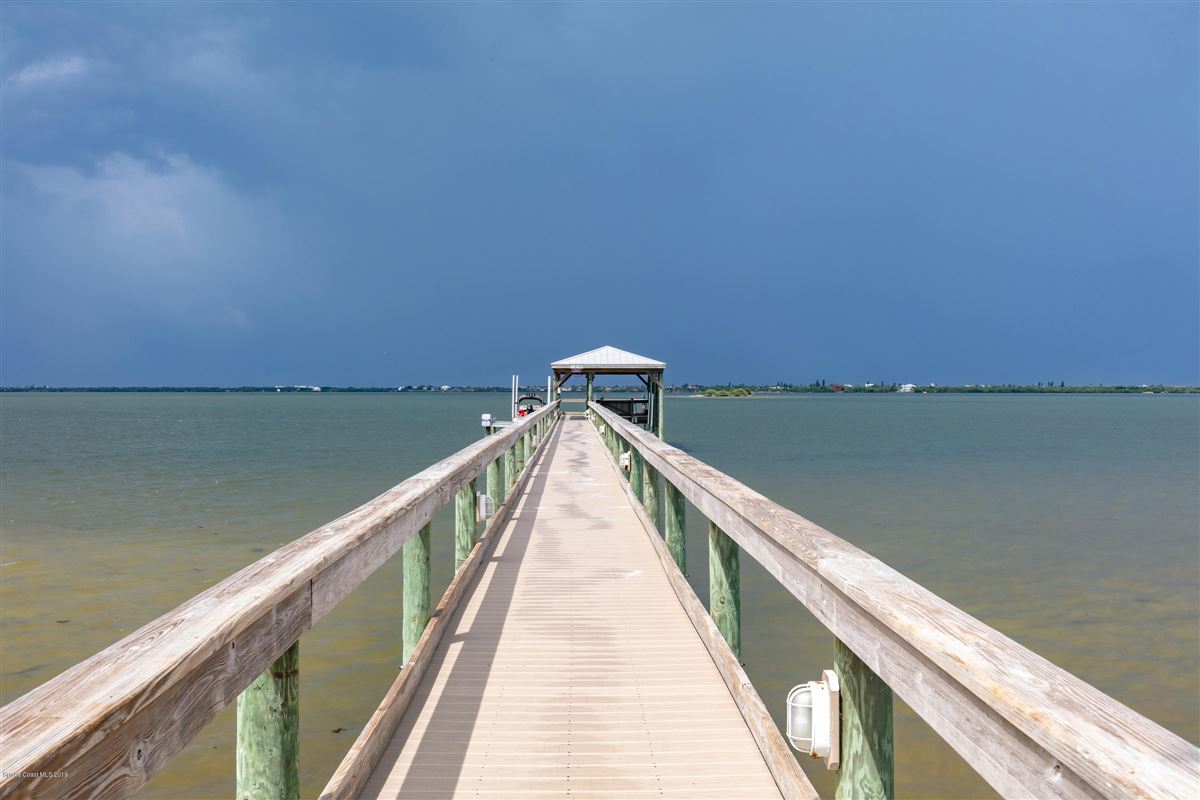 Luxury properties インドリバープールホーム 