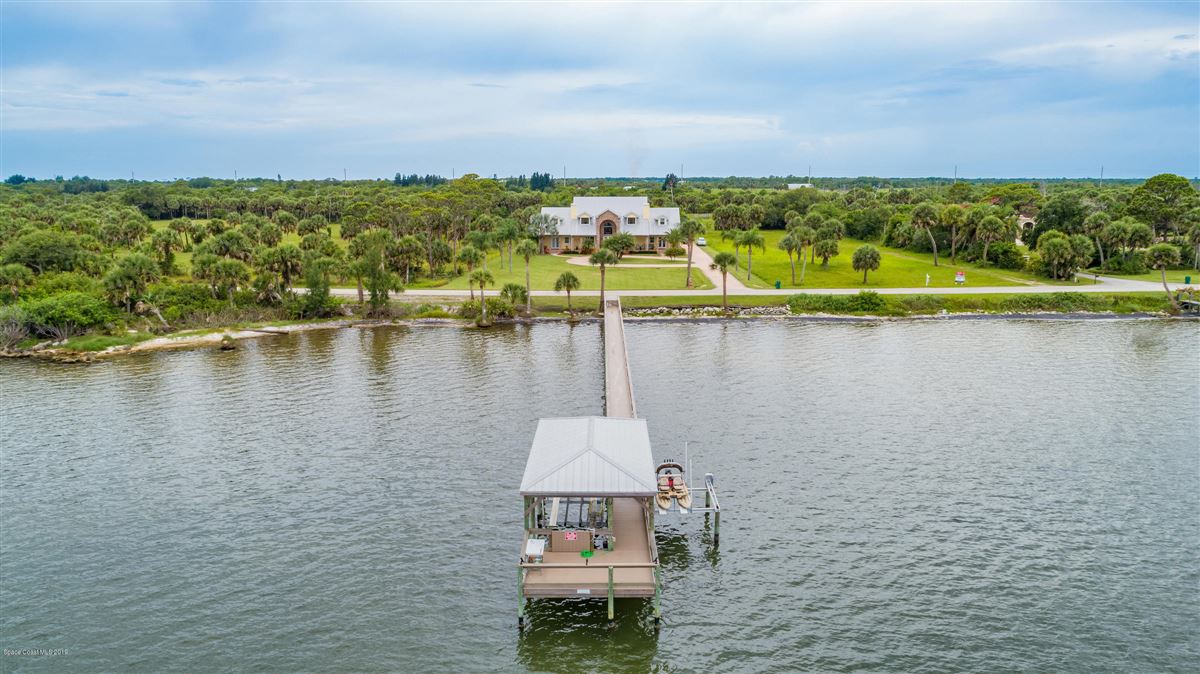 Luxury homes in インドリバープールホーム 