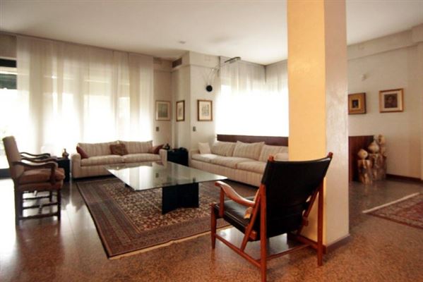 绿荫环绕的漂亮公寓 luxury homes