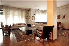 Mansions 绿荫环绕的漂亮公寓