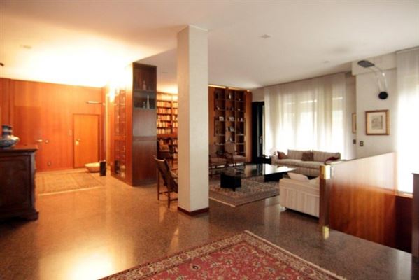 绿荫环绕的漂亮公寓 luxury real estate