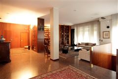 Luxury homes in 绿荫环绕的漂亮公寓