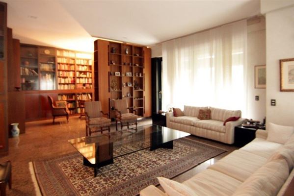 Luxury properties 绿荫环绕的漂亮公寓