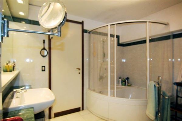 绿荫环绕的漂亮公寓 luxury homes