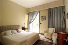 绿荫环绕的漂亮公寓 mansions