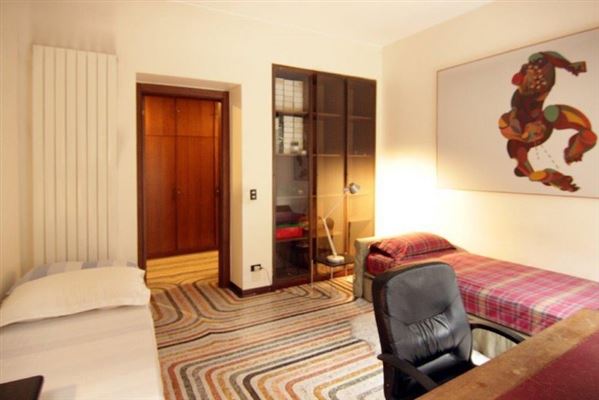 绿荫环绕的漂亮公寓 mansions