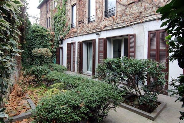 Mansions in 绿荫环绕的漂亮公寓