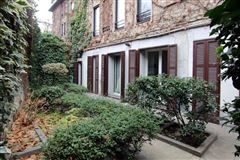 Luxury homes 绿荫环绕的漂亮公寓