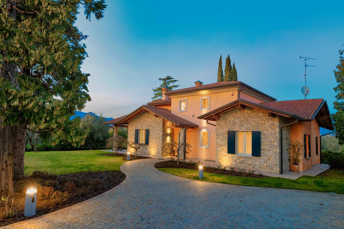 VILLA IN MANERBA DEL GARDA | Italy Luxury Homes | Mansions For Sale ...