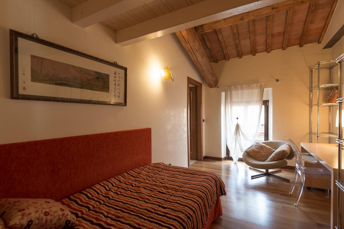 FULLY FURNISHED HIGH-END APARTMENT IN THE HISTORICAL CENTER OF VERONA ...