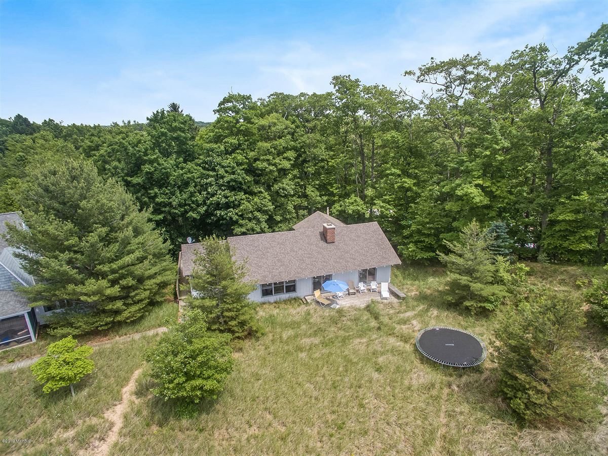 Two Charming Adjacent Lake Michigan Cottages Michigan Luxury