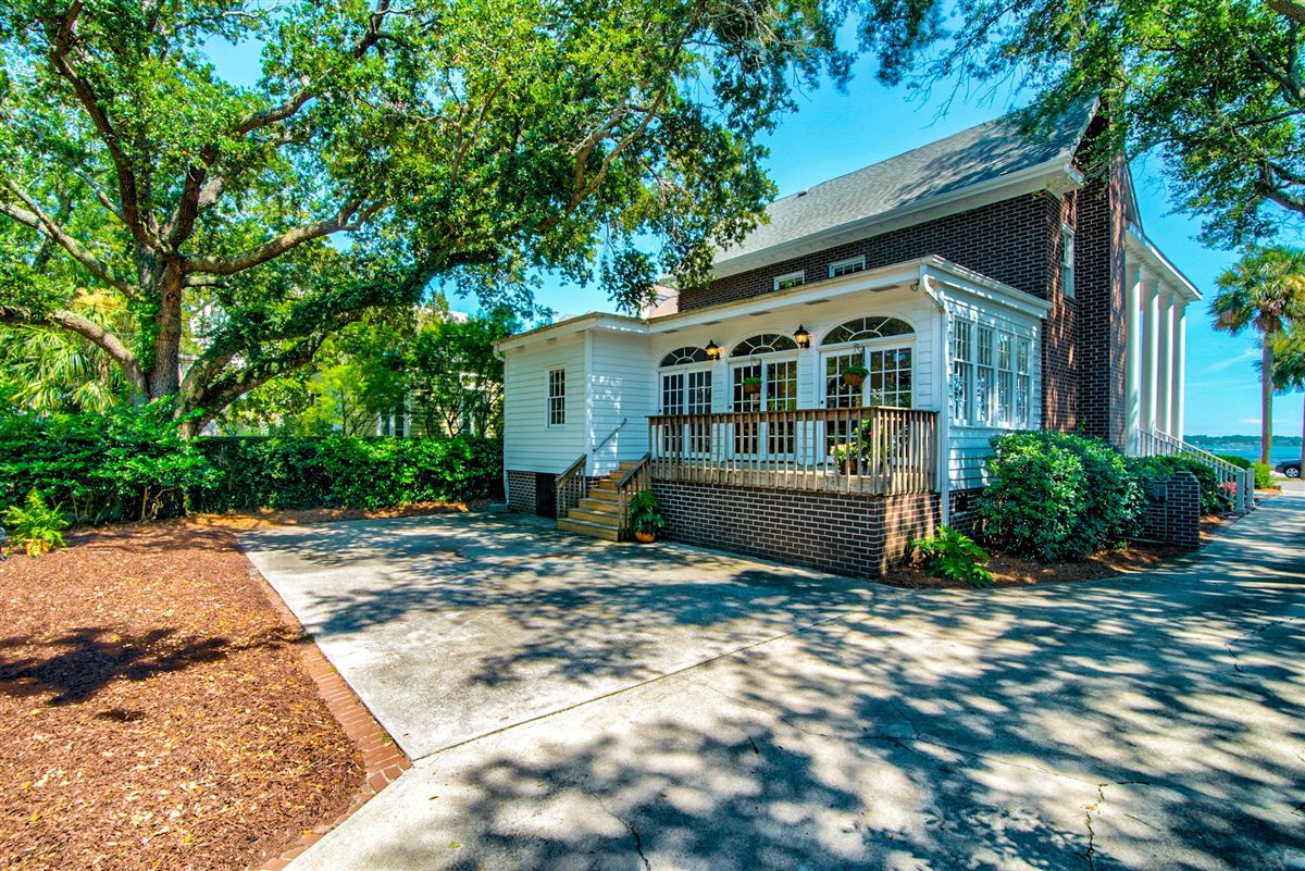 SWEEPING VIEWS OF THE ASHLEY RIVER South Carolina Luxury Homes
