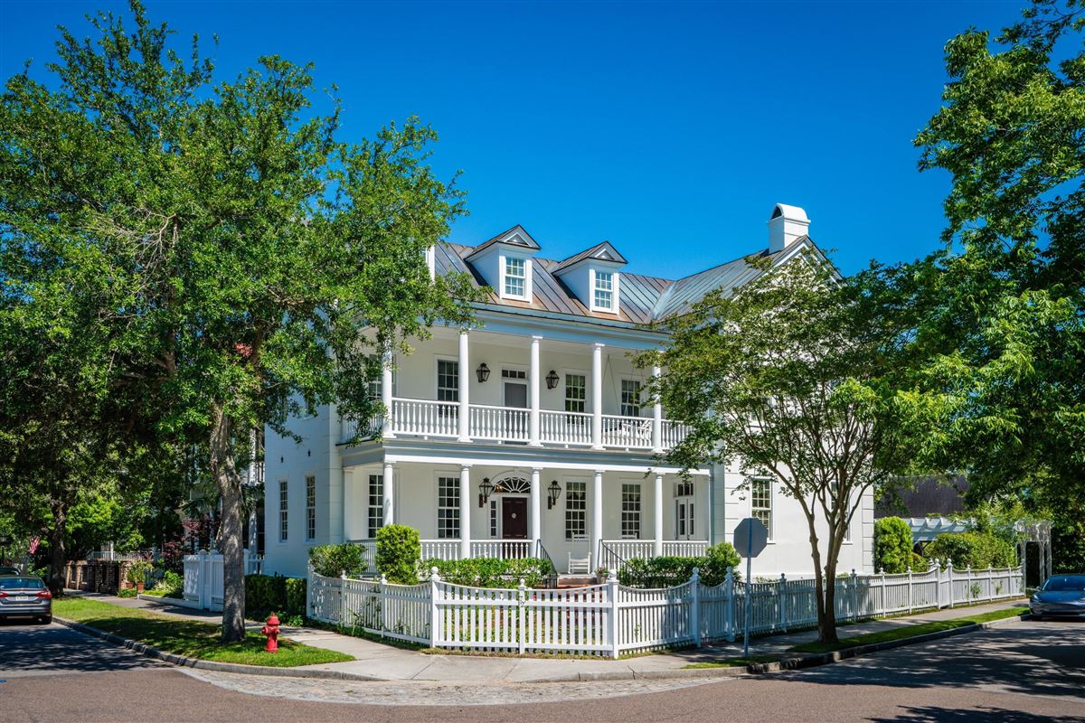 LAKEFRONT VISTAS ABOUND South Carolina Luxury Homes Mansions For