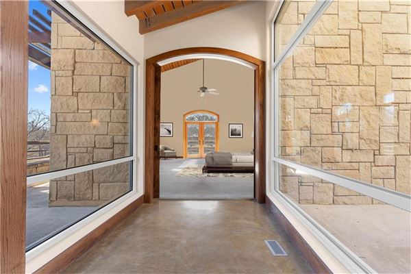 Country Estate Overlooking Lake Texoma Oklahoma Luxury Homes Mansions For Sale Luxury Portfolio