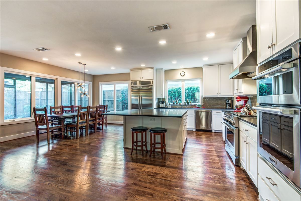 Beautiful Home With Lots Of Windows And Natural Light Texas