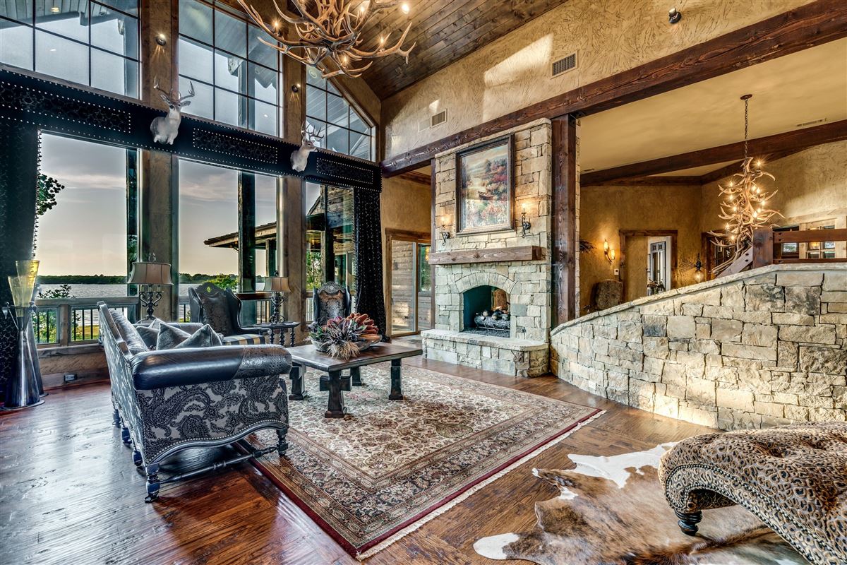 CROWN JEWEL OF CEDAR CREEK LAKE IN TEXAS | Texas Luxury ...