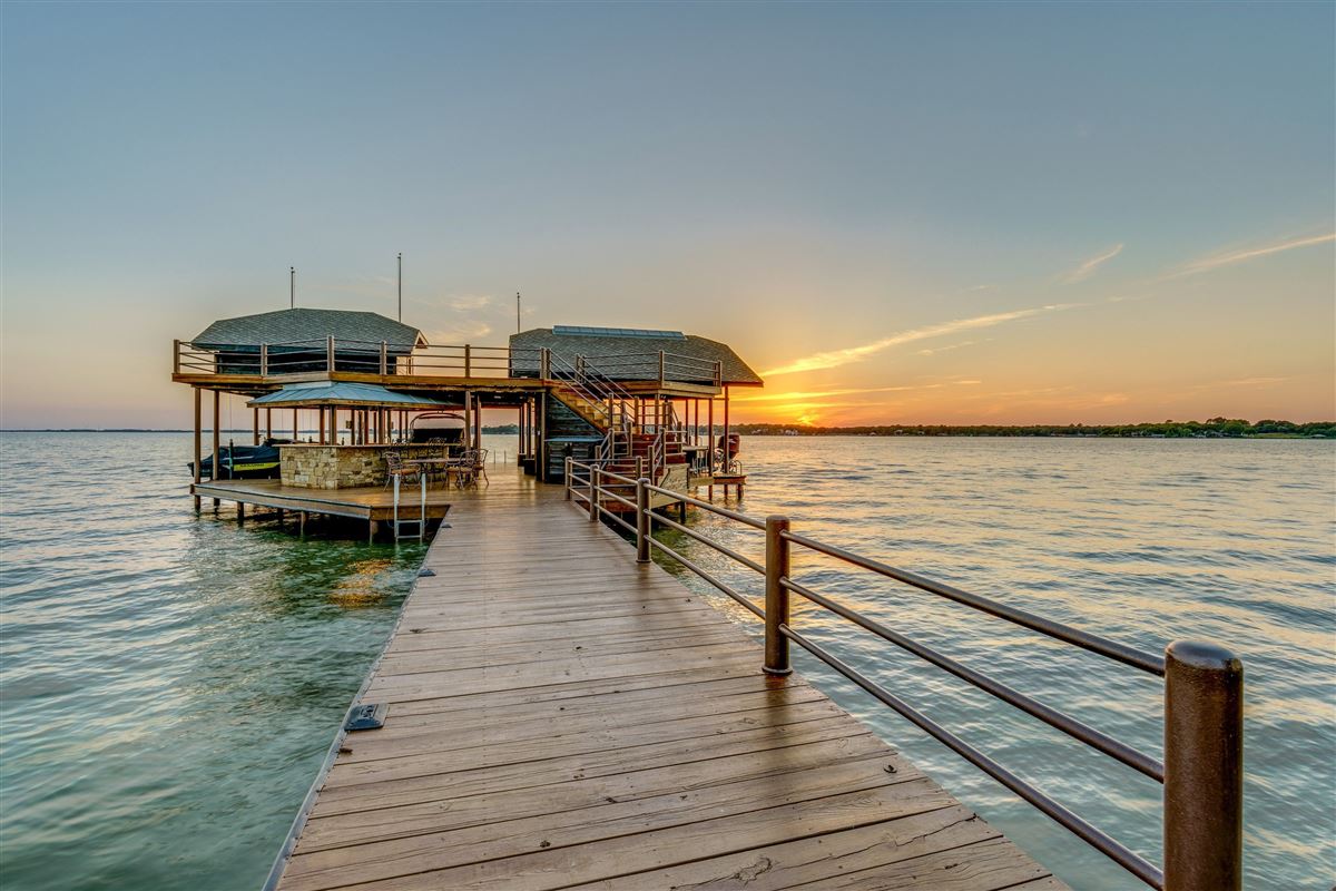 CROWN JEWEL OF CEDAR CREEK LAKE IN TEXAS | Texas Luxury ...