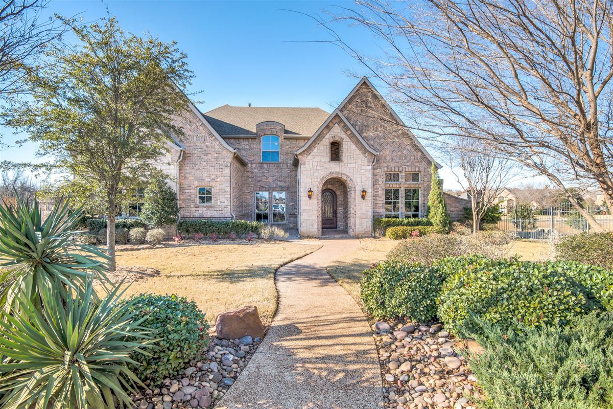 FULLY FEATURED CUSTOM EXECUTIVE HOME IN KELLER Texas Luxury Homes