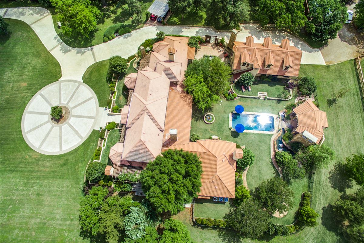 ONE OF A KIND ESTATE ON 10 ACRES Texas Luxury Homes Mansions For