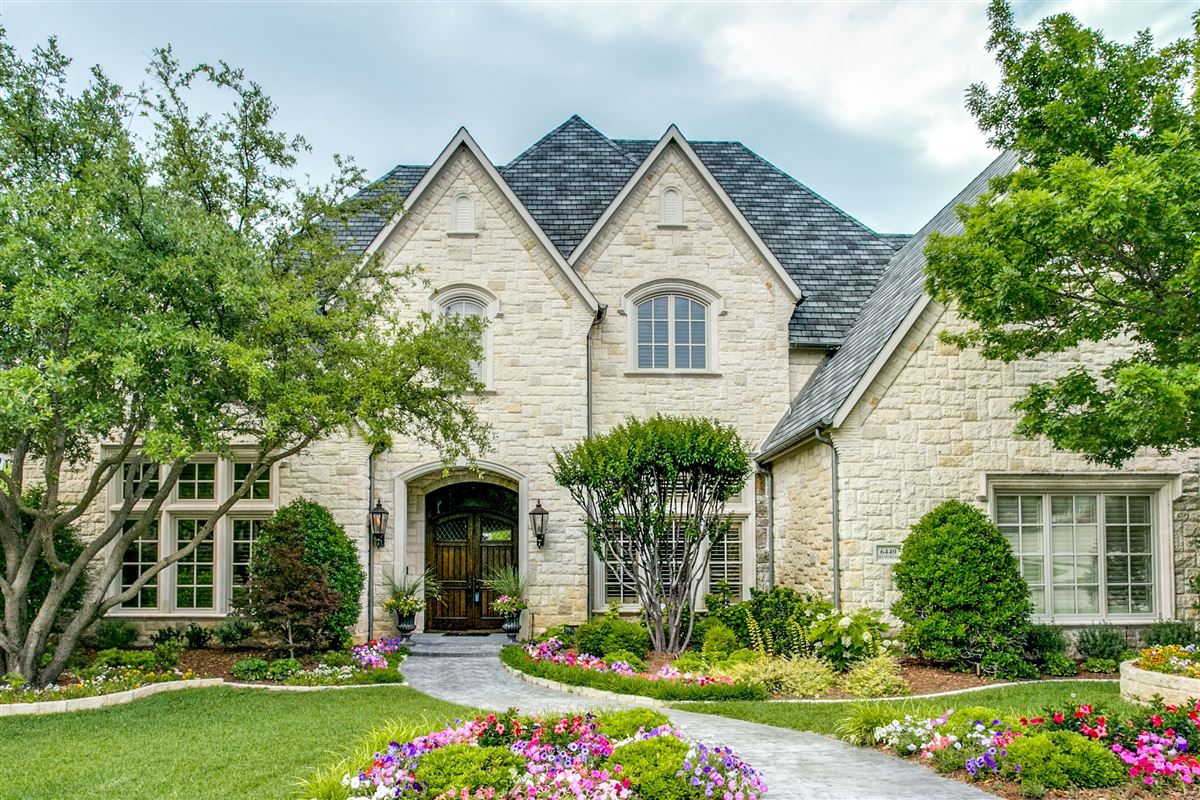 LUXURIOUS HOME ON WOODED LOT IN CHAPEL CREEK Texas Luxury Homes