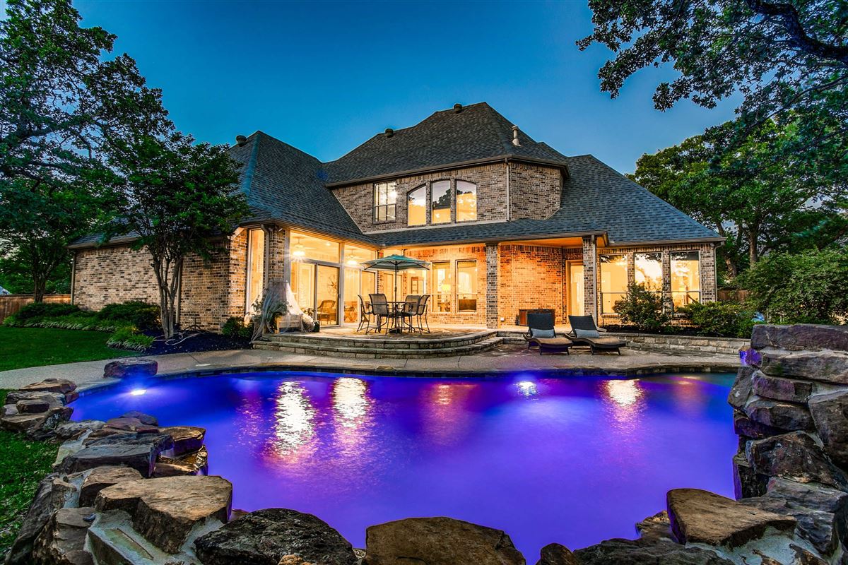 STUNNING PROPERTY WITH MATURE TREES Texas Luxury Homes Mansions For