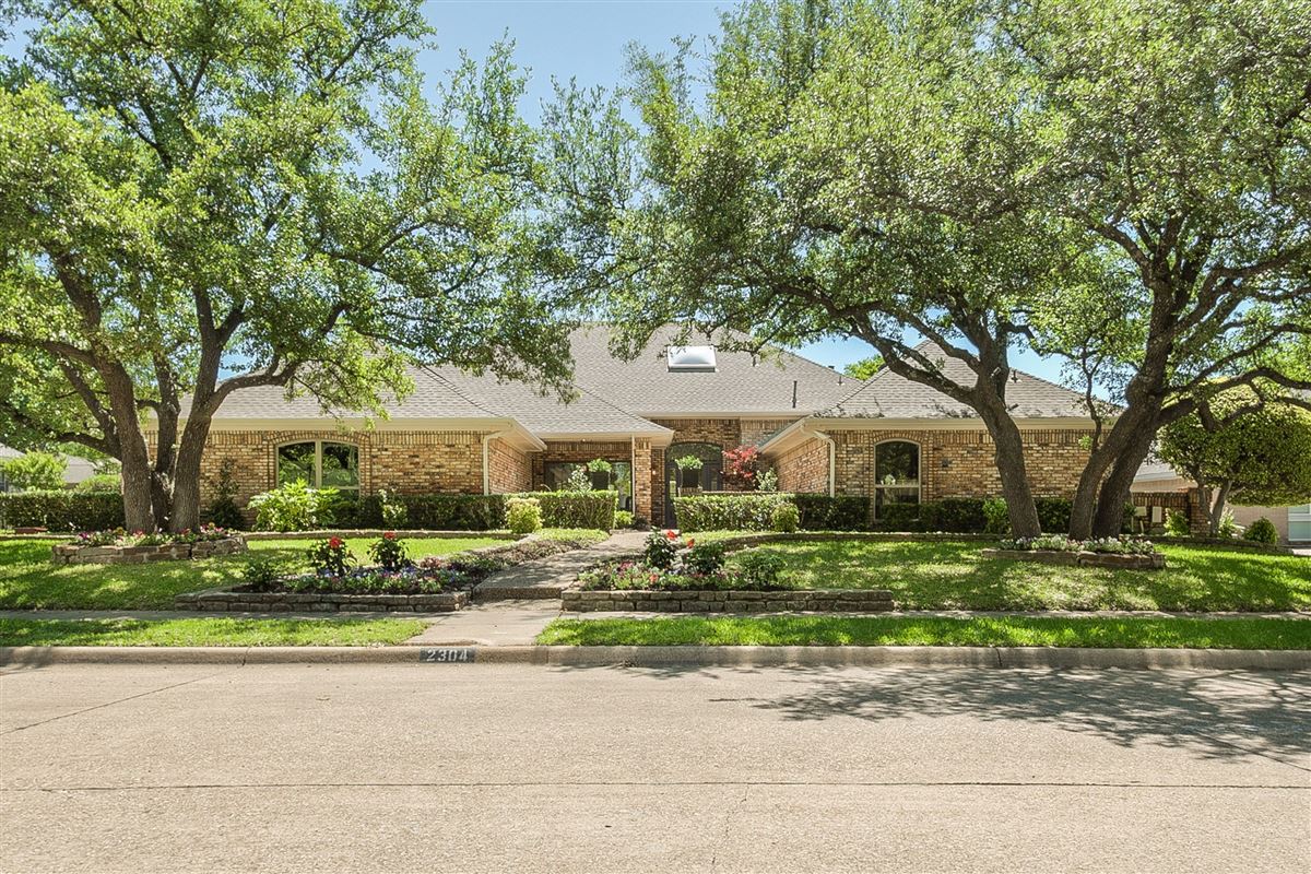 BEAUTIFUL ONE STORY REMODELED RESIDENCE Texas Luxury Homes Mansions