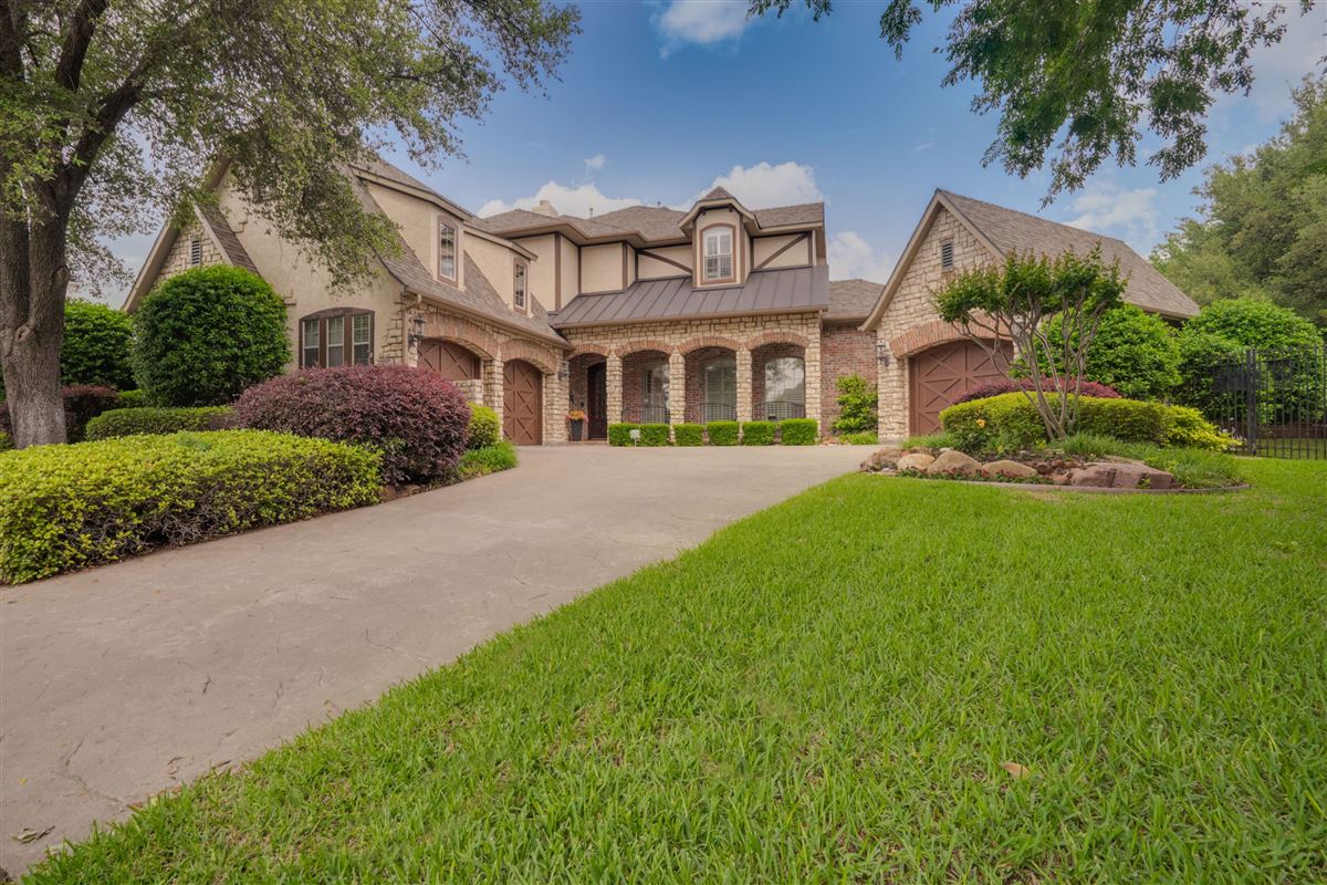 MAGNIFICENT HOME IN THE CREEKS OF WILLOW BEND Texas Luxury Homes