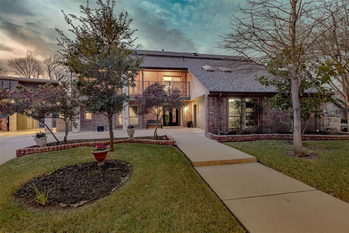 AN EXTRAORDINARY CANAL FRONT ESTATE Texas Luxury Homes Mansions For